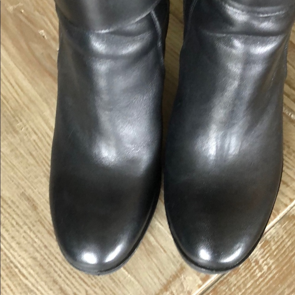Boots - Picture 3 of 6